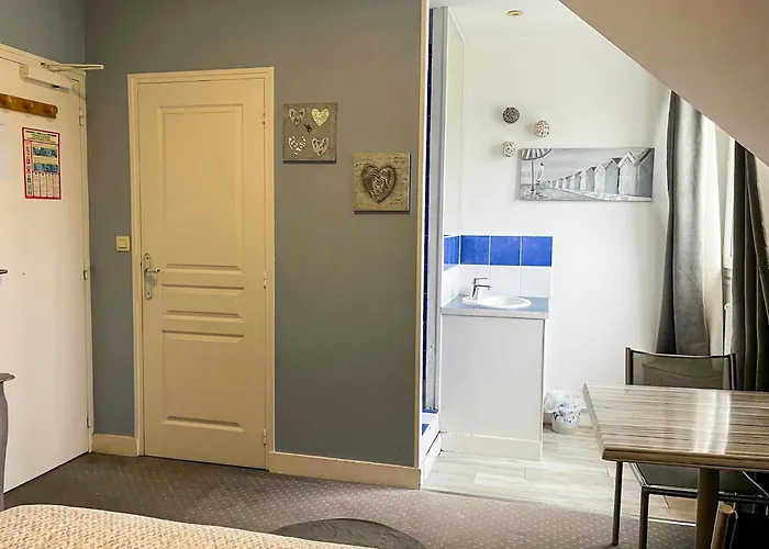 Отель Au Ptit Mousse - Et Restaurant Курсёль-сюр-Мер