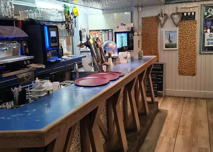 Отель Au Ptit Mousse - Et Restaurant Курсёль-сюр-Мер